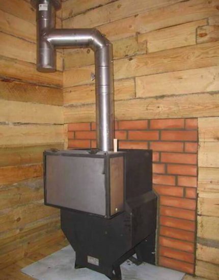 Side welded tank for heating water Water tank welded to the stove side