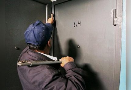 Gas officer ang singsing sa doorbell Gas officer ang singsing sa doorbell