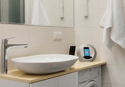 Paghugas ng makina sa banyo Paghugas ng makina sa banyo