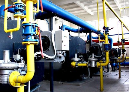 Gas pipeline sa isang pang-industriya na negosyo Gas pipeline sa isang pang-industriya na negosyo