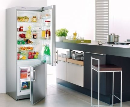 Penempatan peti sejuk di dapur Peti sejuk dapur