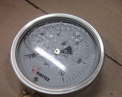 Punan ang presyon ng sukat ng katawan gamit ang isang SiCalcon Pagpupuno ng gauge ng presyon