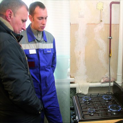 Pagbisita sa Opisyal ng Gas Gasman sa kalan