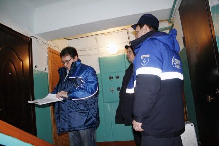 Pracovníci v oblasti plynárenstva Plynárenskí pracovníci prišli nahradiť merač