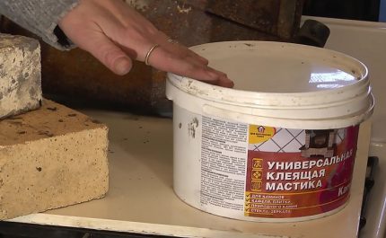 Ang heat-resistant mastic para sa mga kalan at mga fireplace