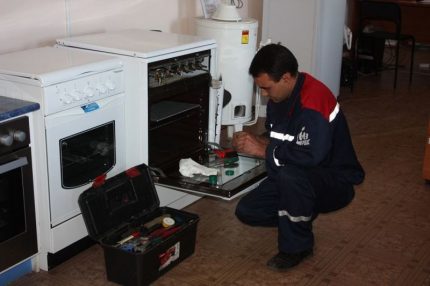 Gas stove routine check The need for scheduled inspections