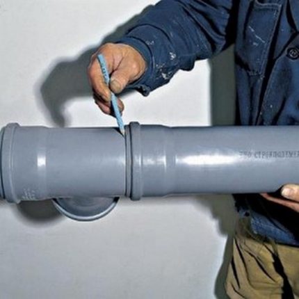 Compensateur pour tuyau en plastique Compensateur pour tuyau en plastique