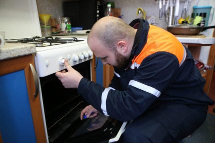 Gasman checking stove Gasman checking stove