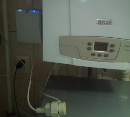 Ang boiler ng gas na nakakonekta sa mga mains