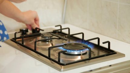 Mechanical control system sa isang gas stove