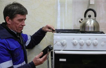 Pemeriksaan peralatan gas Tindakan Pemeriksa Gas