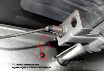 Cặp nhiệt điện trong bếp gas