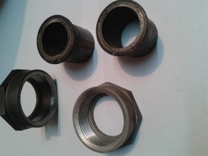 Parts for mounting a gas meter Parts for mounting a gas meter