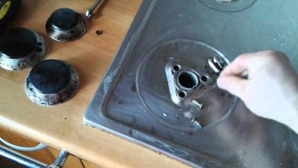 Preparing nozzles for cleaning