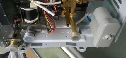 Water heater without protective cover Battery compartment