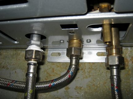The unit for connecting communications to a gas water heater Detachable connections