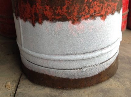 Rime on the body of a gas cylinder Rime on the body of a gas cylinder