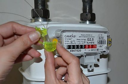 Poškozené těsnění Poškozené těsnění