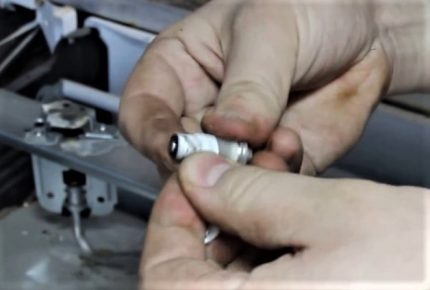 Fixing the gas control sensor Fixing the gas control sensor