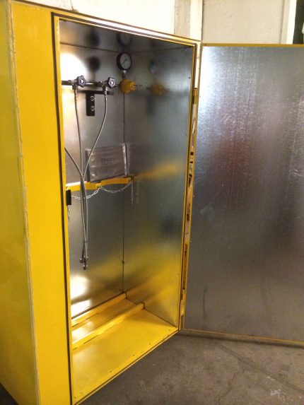 Pangkalahatang view ng gabinete para sa mga cylinder ng gas Pangkalahatang view ng gabinete para sa mga cylinder ng gas