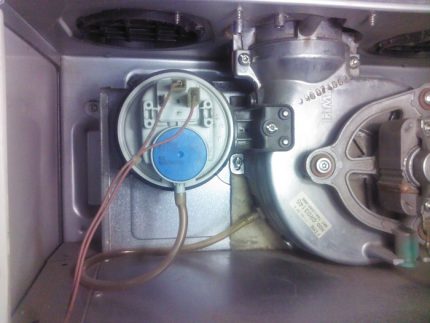 Struktur dalaman dandang gas Ariston