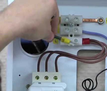 Connection of an electric boiler Connection of an electric boiler
