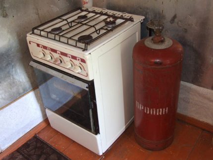 The stove is connected to a gas cylinder The stove is connected to a gas cylinder