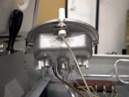 Mounting a spark plug Mounting a spark plug