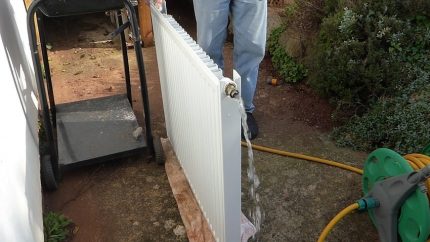 Flushing the heating battery Flushing the heating battery