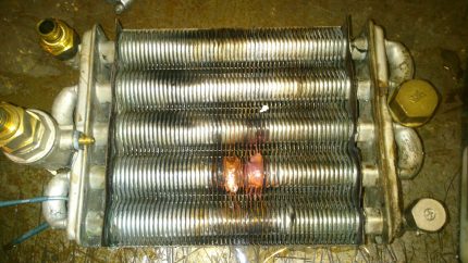 Nasira ang pangunahing heat exchanger Nasira ang pangunahing heat exchanger