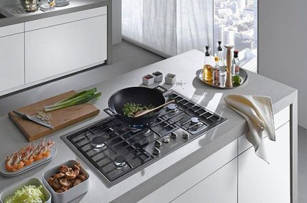 Table de cuisson dans la table Table de cuisson dans la table