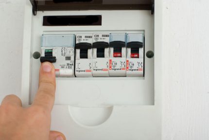 Flap elektrik pangsapuri Flap elektrik pangsapuri