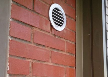 Installing a ventilation wall valve