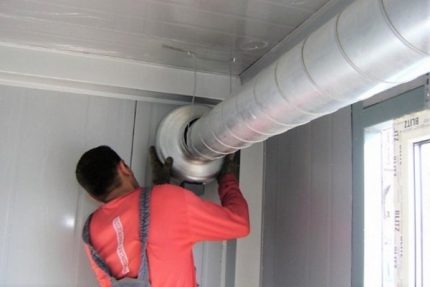 Mounting a round duct fan Mounting a round duct fan