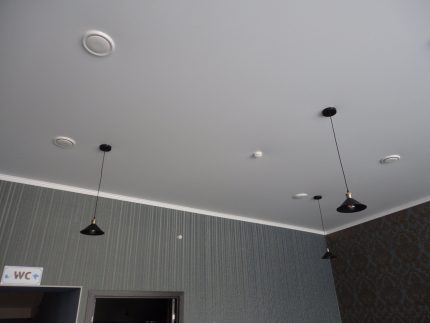 Plafond tendu avec ventilation Plafond tendu avec ventilation