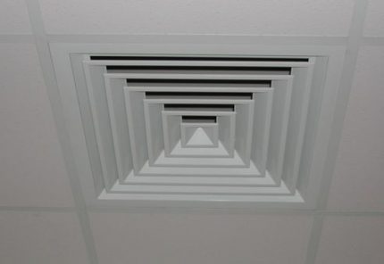 Grille de ventilation au plafond Grille de ventilation au plafond