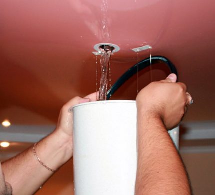 Eau de plafond tendue Eau de plafond tendue