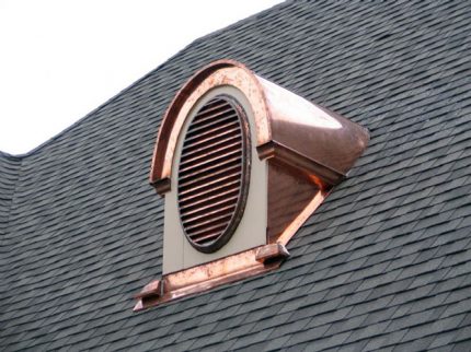 Dormer de janela fixa
