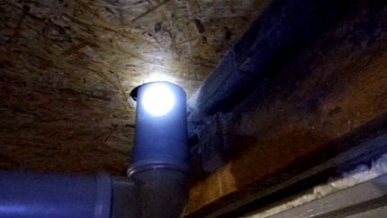 Tuyau de ventilation au plafond Tuyau de ventilation au plafond