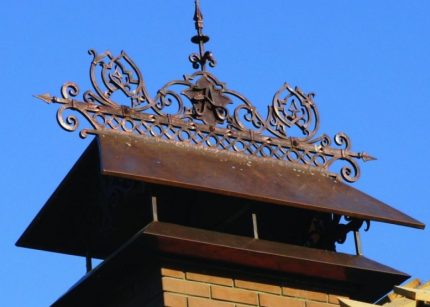 Kovani krovni otvor za cijevi Kovani krovni otvor za cijevi