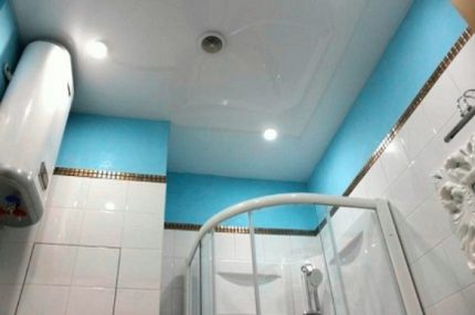 Dispositivo de ventilação no banheiro Dispositivo de ventilação no banheiro