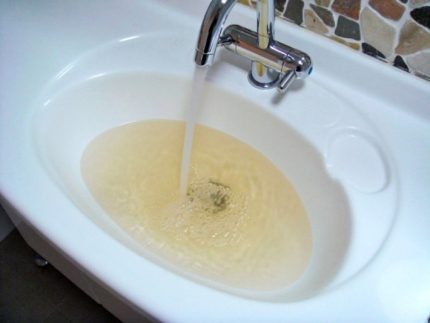 Dirty tap water Dirty tap water