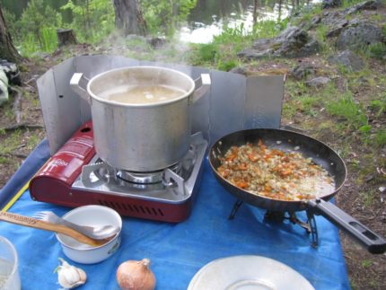 Casserole sur la cuisinière Casserole sur la cuisinière