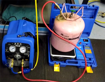 Connection of the assembly cylinder at the refrigerant liquidation station Connection of the assembly cylinder at the refrigerant liquidation station