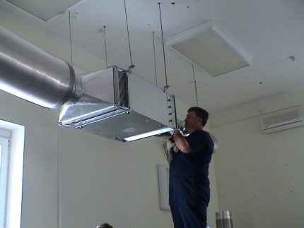 Pag-install ng isang sistema ng bentilasyon Pag-install ng isang sistema ng bentilasyon
