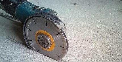 Using grinder in strobing Wall chipping