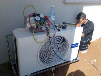 Evacuation of the air conditioner Evacuation of the air conditioner