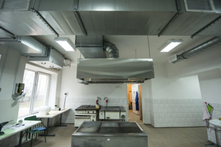 Ventilation in the school cafeteria