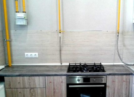 The location of the gas pipes in the kitchen The location of the gas pipes in the kitchen