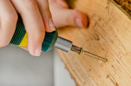 Self-tapping screw for a wooden block Self-tapping screw for a wooden block